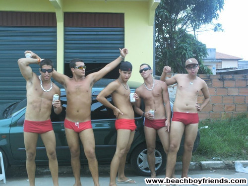 Chicos de aspecto caliente en sesión de fotos de novios en la playa
 #76945847
