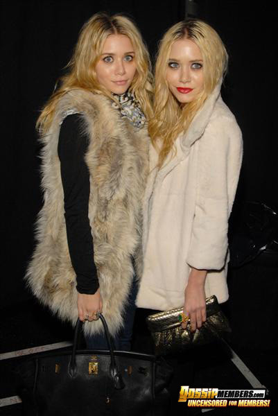Las gemelas Olsen posando sexys y cachondas en fotos glamurosas y de paparazzi
 #75141560