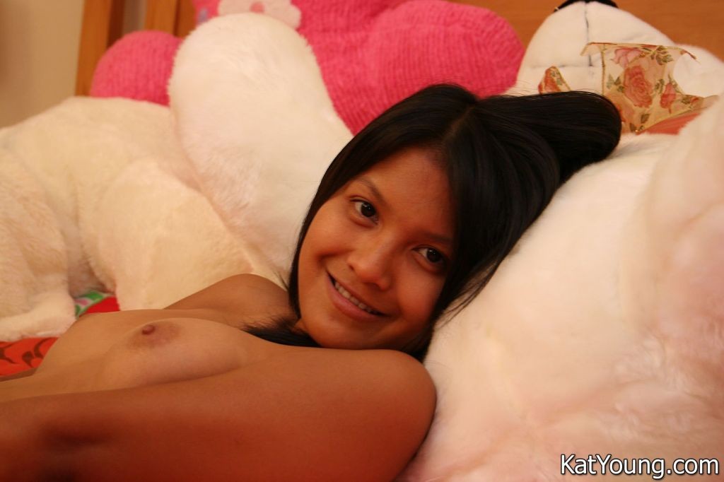 Kat young :: bella ragazza asiatica kat young avendo divertimento in camera da letto #69933417