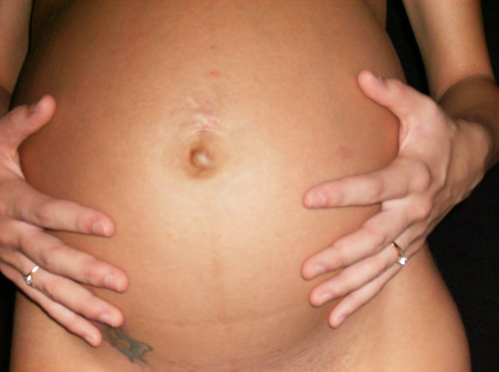 Amateur femme enceinte nue
 #67690171
