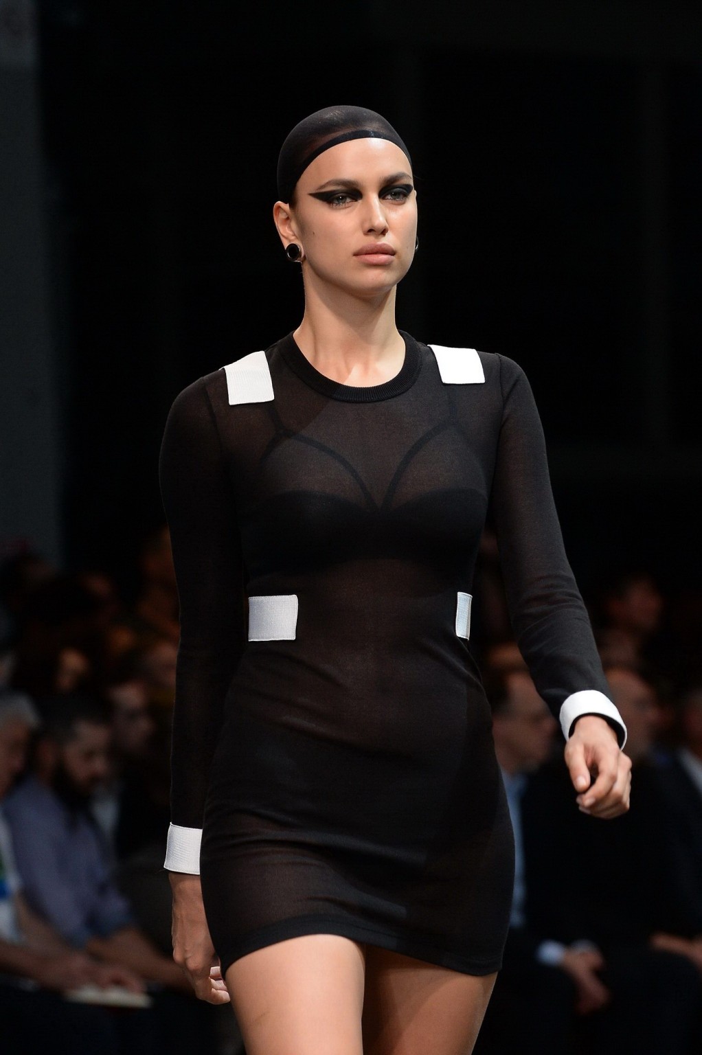 Irina Shayk durchsichtig bis zur Unterhose bei der Givenchy-Modenschau in Paris
 #75192789