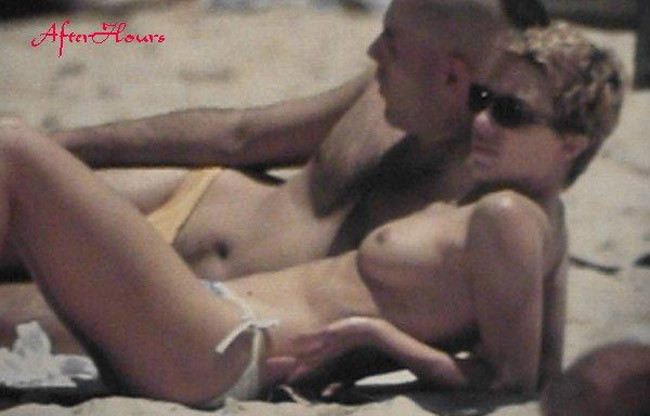 Kylie minogue desnuda en la playa
 #75445980