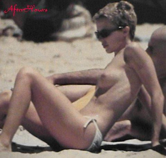 Kylie minogue nackt am Strand
 #75445983