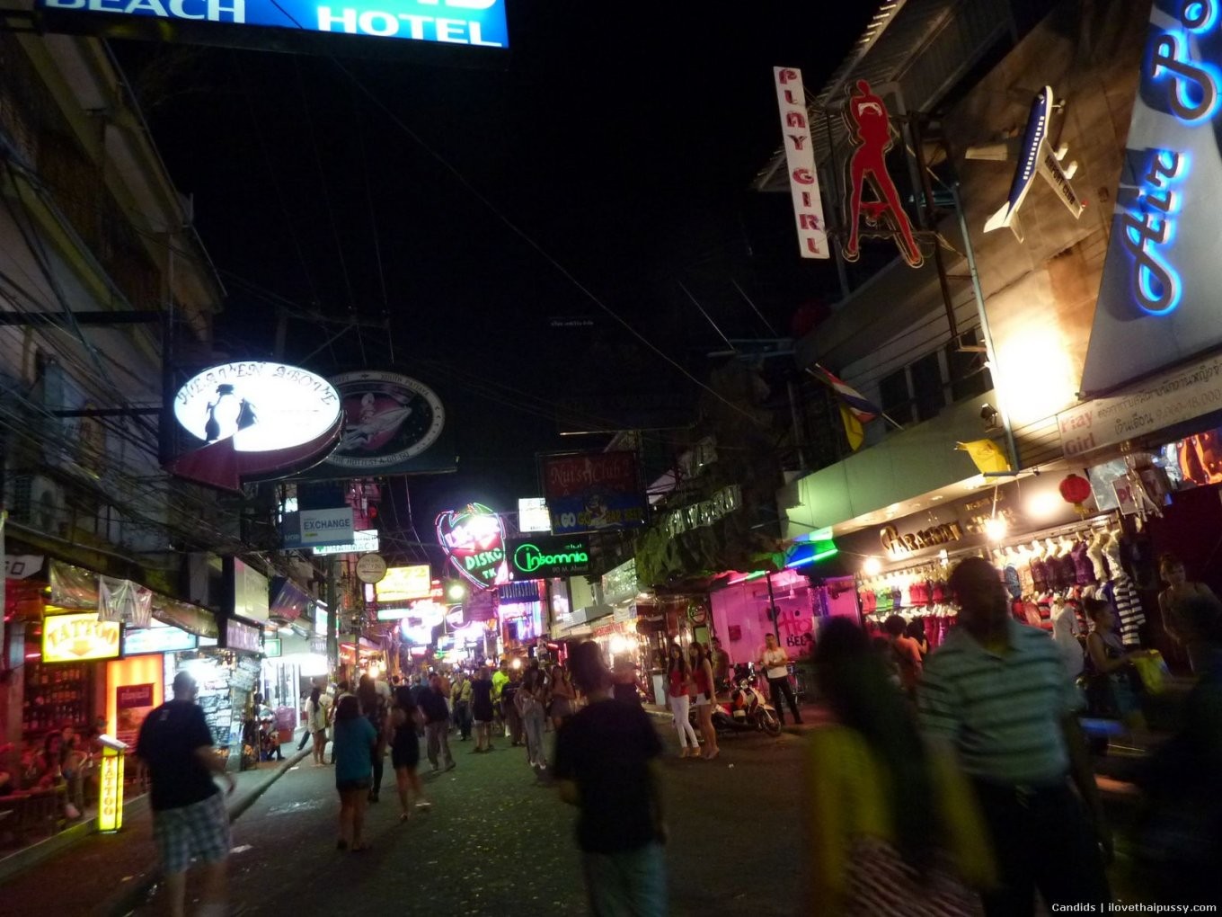 Une prostituée thaïlandaise pénétrée sans préservatif par un touriste sexuel, Chea.
 #68119230