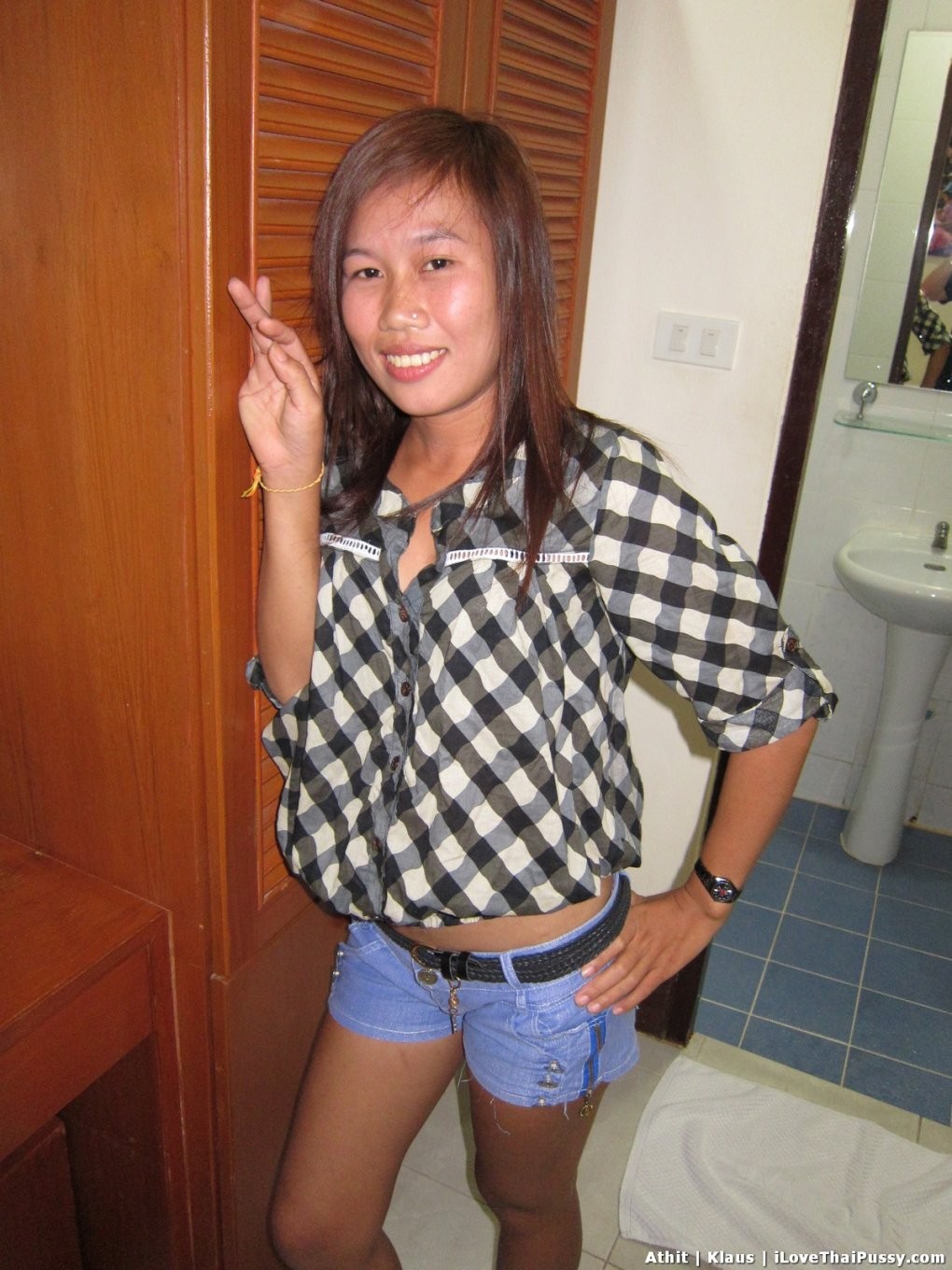 Une prostituée thaïlandaise pénétrée sans préservatif par un touriste sexuel, Chea.
 #68119266