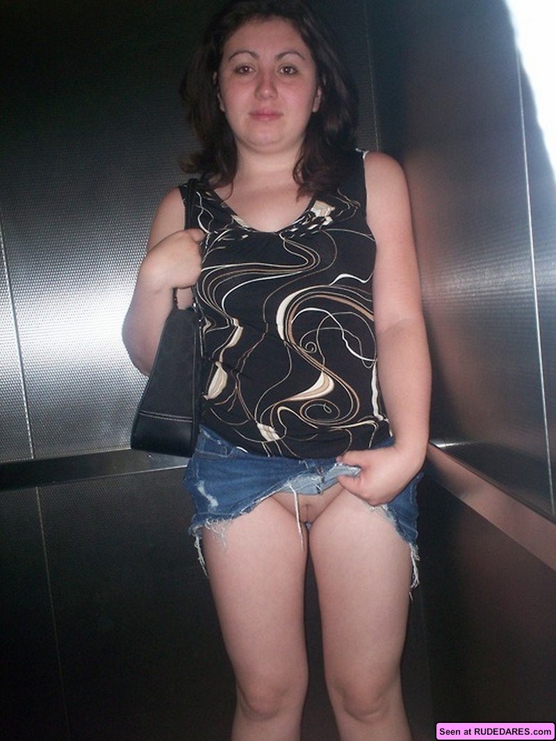 Desnudos en ascensores
 #67492124
