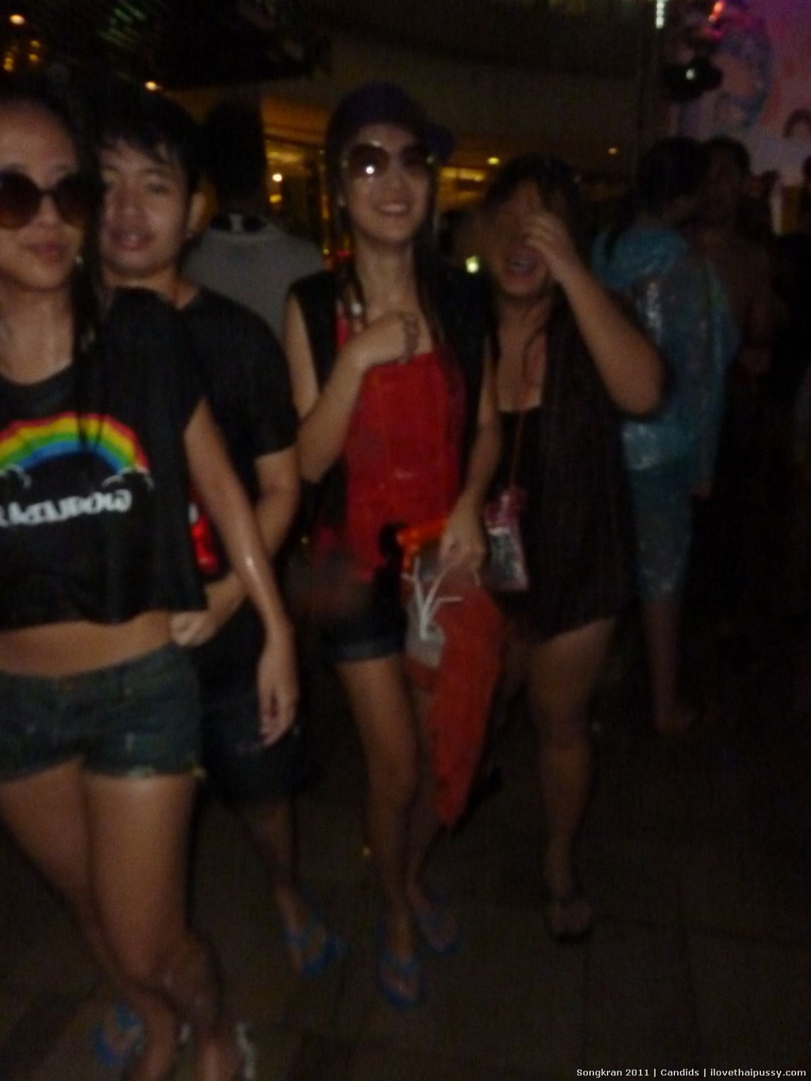 De vraies prostituées de la Thaïlande se répandant et baisant la viande de rue asiatique de touriste de sexe
 #67671532