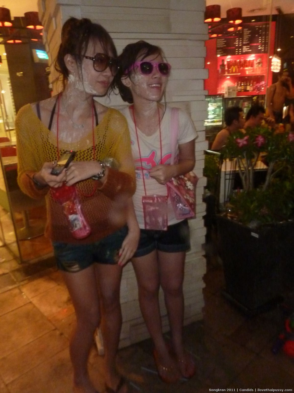 De vraies prostituées de la Thaïlande se répandant et baisant la viande de rue asiatique de touriste de sexe
 #67671540