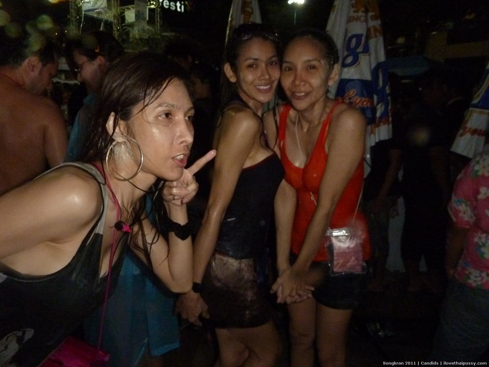 Vere prostitute della Thailandia che spargono e scopano la carne di strada asiatica del turista del sesso
 #67671550