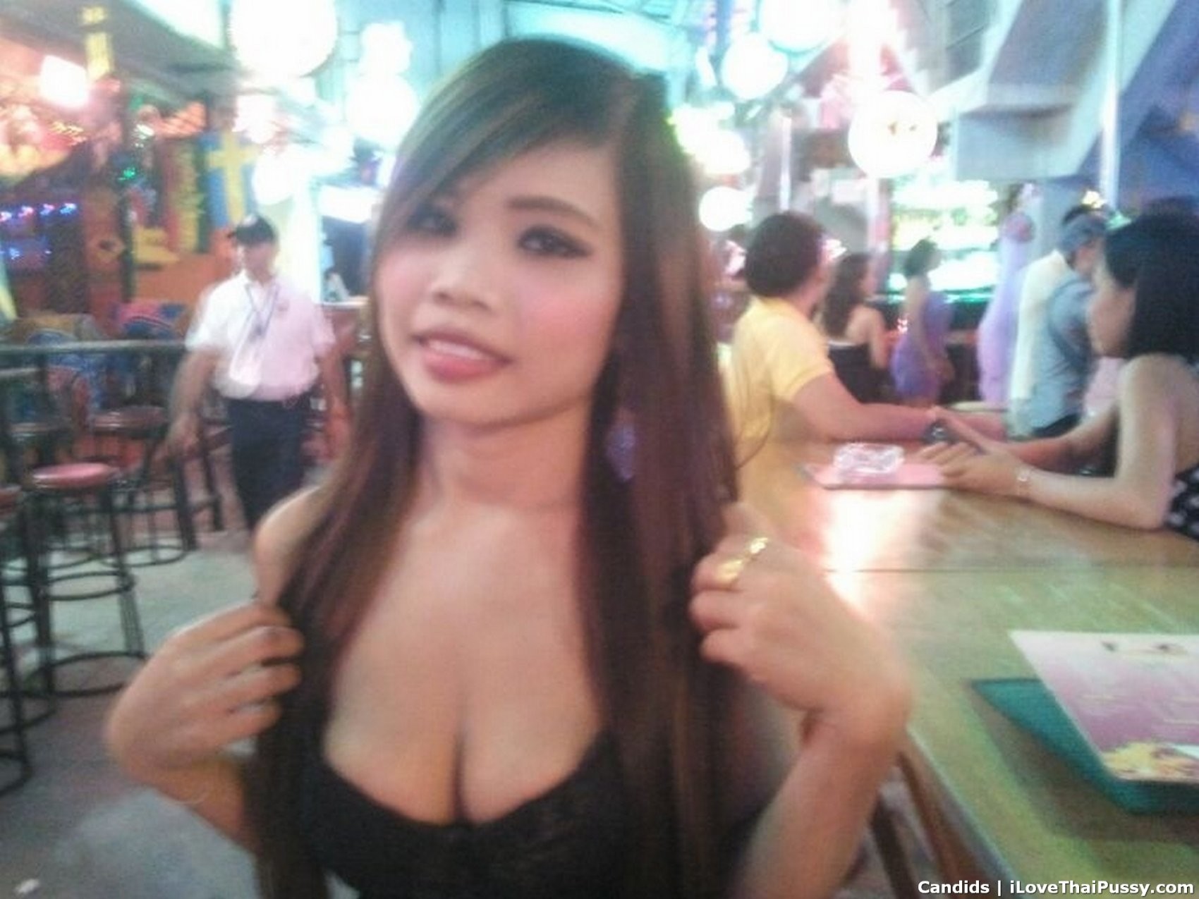 De vraies prostituées de la Thaïlande se répandant et baisant la viande de rue asiatique de touriste de sexe
 #67671707