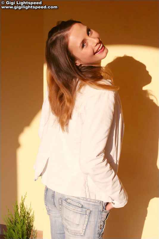 Gorgeous babe Gigi Lightspeed gets flirty posing on a sunny afternoon #74949558