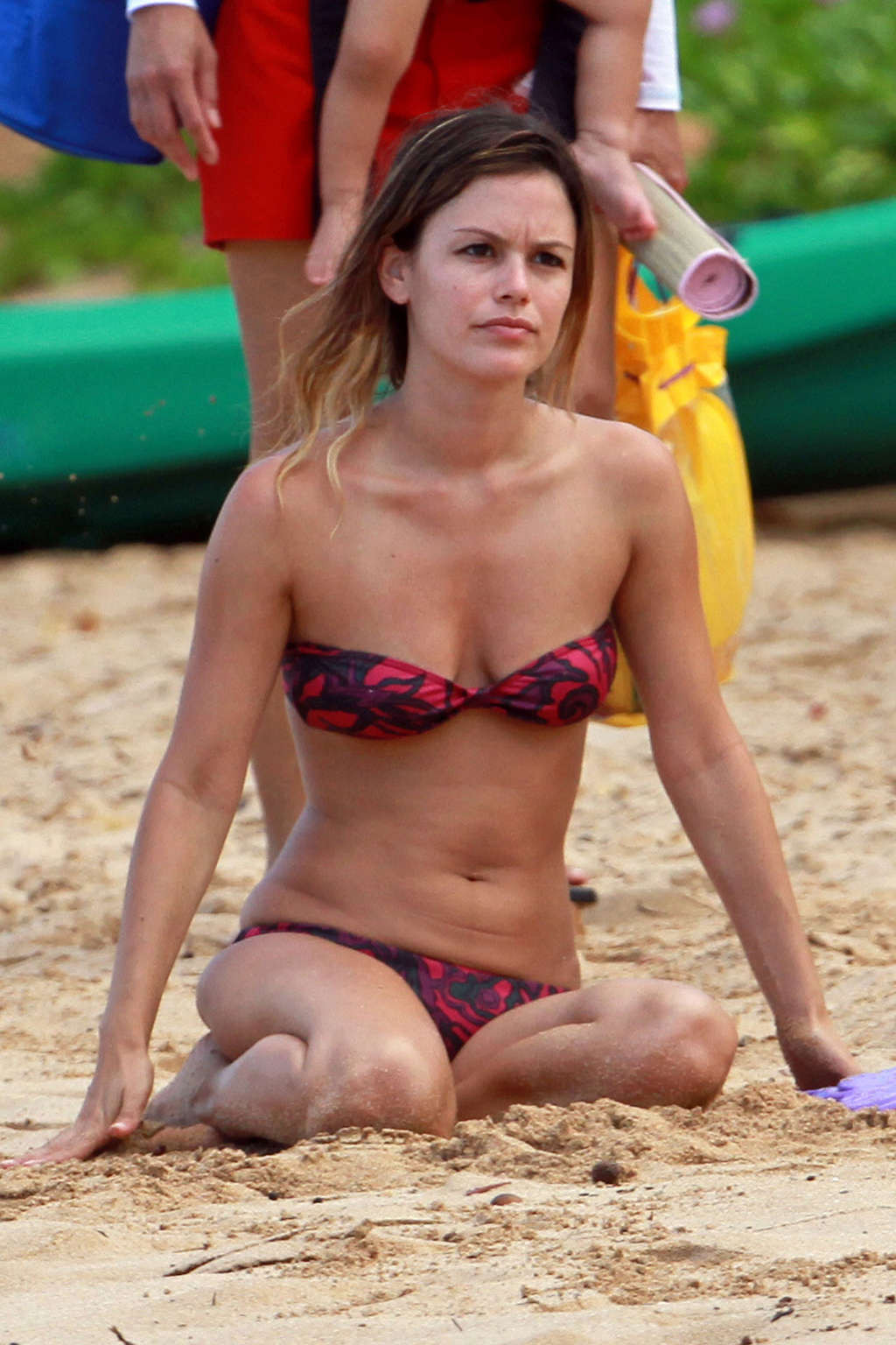 Rachel Bilson entblößt sexy Bikini-Body und heißen Arsch am Strand
 #75335941