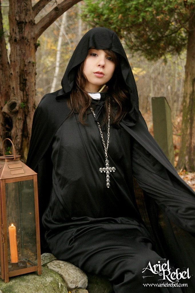 Jeune sorcière perverse pour Halloween
 #67612388