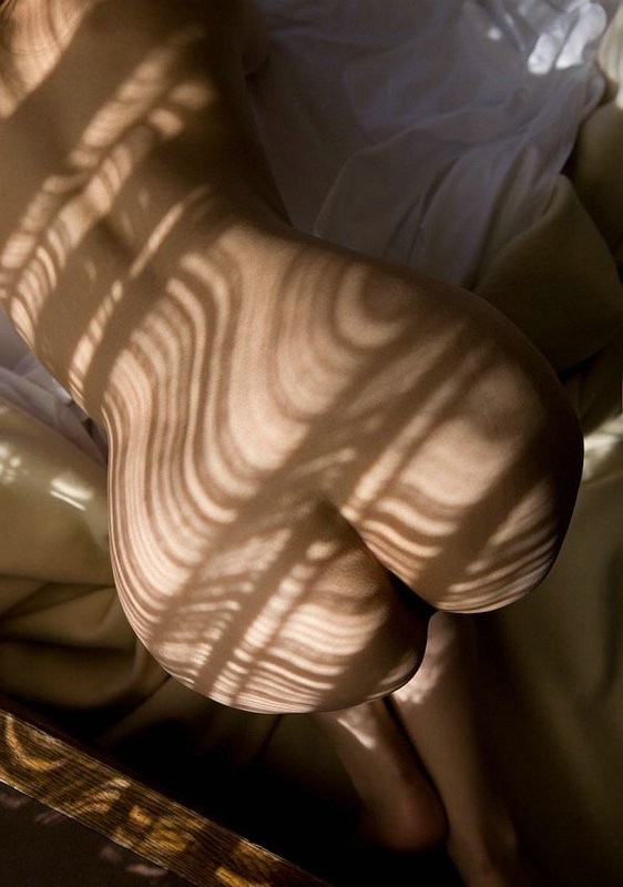 Asiática caliente es un modelo joven que le gusta mostrar su cuerpo desnudo
 #69943688