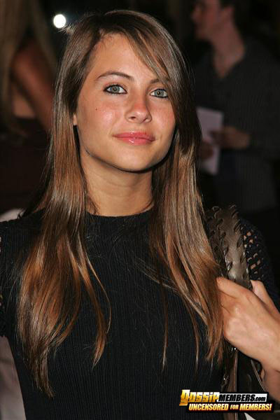 O.C. star Willa Holland exposed with her controversial pics #75166008