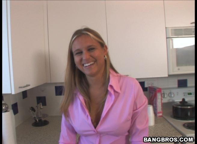 Verrückt aussehende Mutter nimmt eine riesige Ladung auf ihr Gesicht und sagt danke
 #75972167