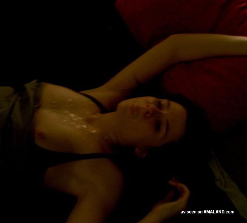 Rociando su linda cara después del sexo
 #75660905