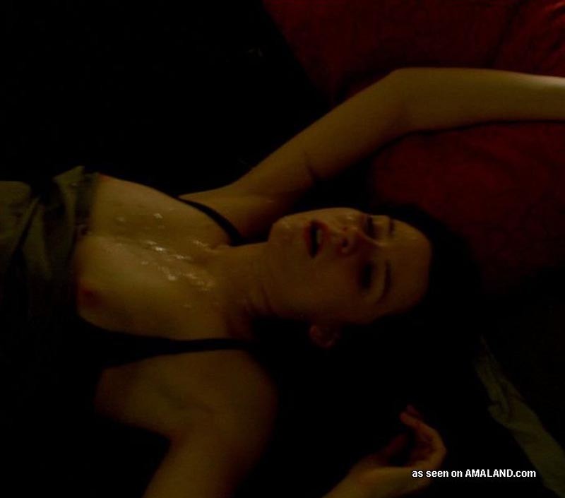 Rociando su linda cara después del sexo
 #75660908