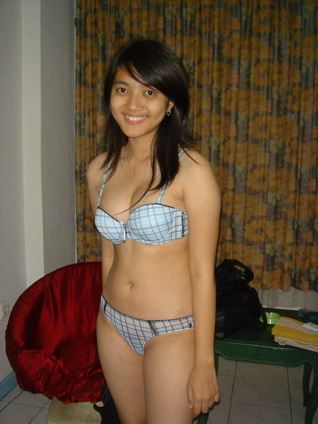 Hot amateur asian petite amie nue à la maison
 #77704427