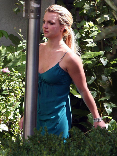 Britney spears zeigt ihre schöne rasierte Muschi
 #75411565