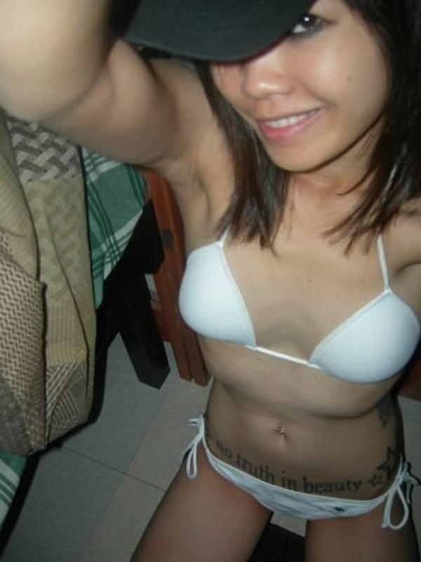 Naughty and hot selfpics taken by an amateur Asian chick #69903016