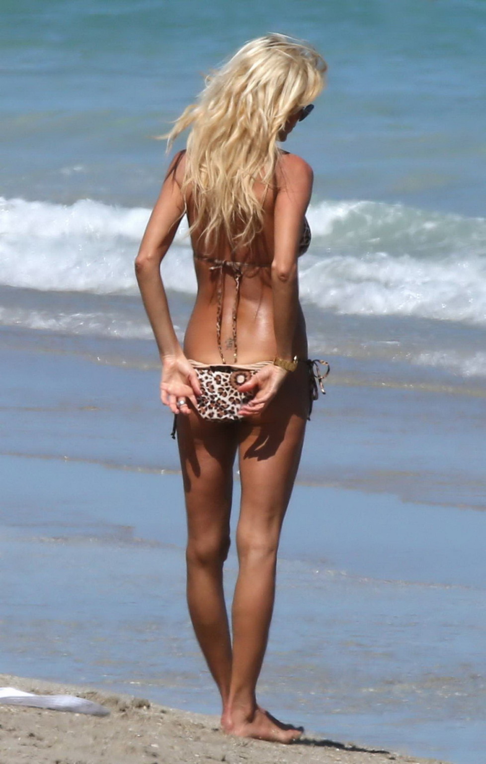 Victoria Silvstedt caught in a tiny leopard print bikini at the beach in Miami #75202804
