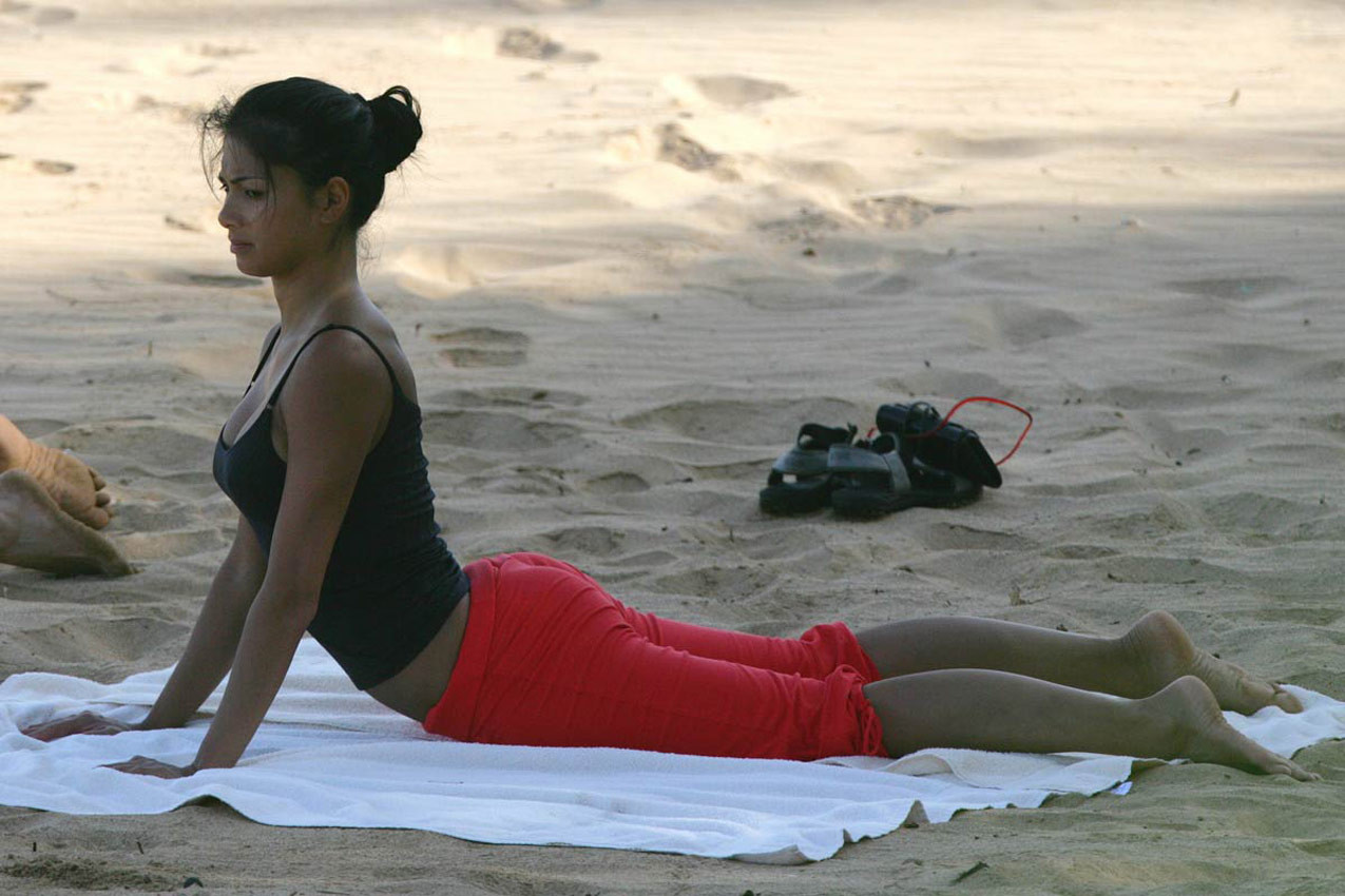 Nicole Scherzinger doing yoga on the beach #75312535