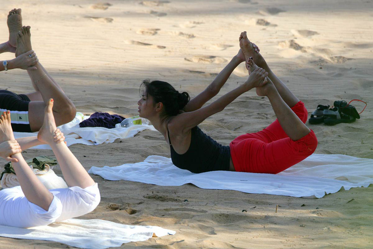 Nicole Scherzinger doing yoga on the beach #75312550