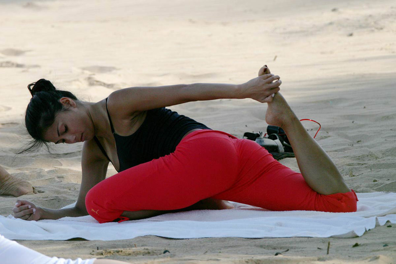 Nicole Scherzinger doing yoga on the beach #75312562