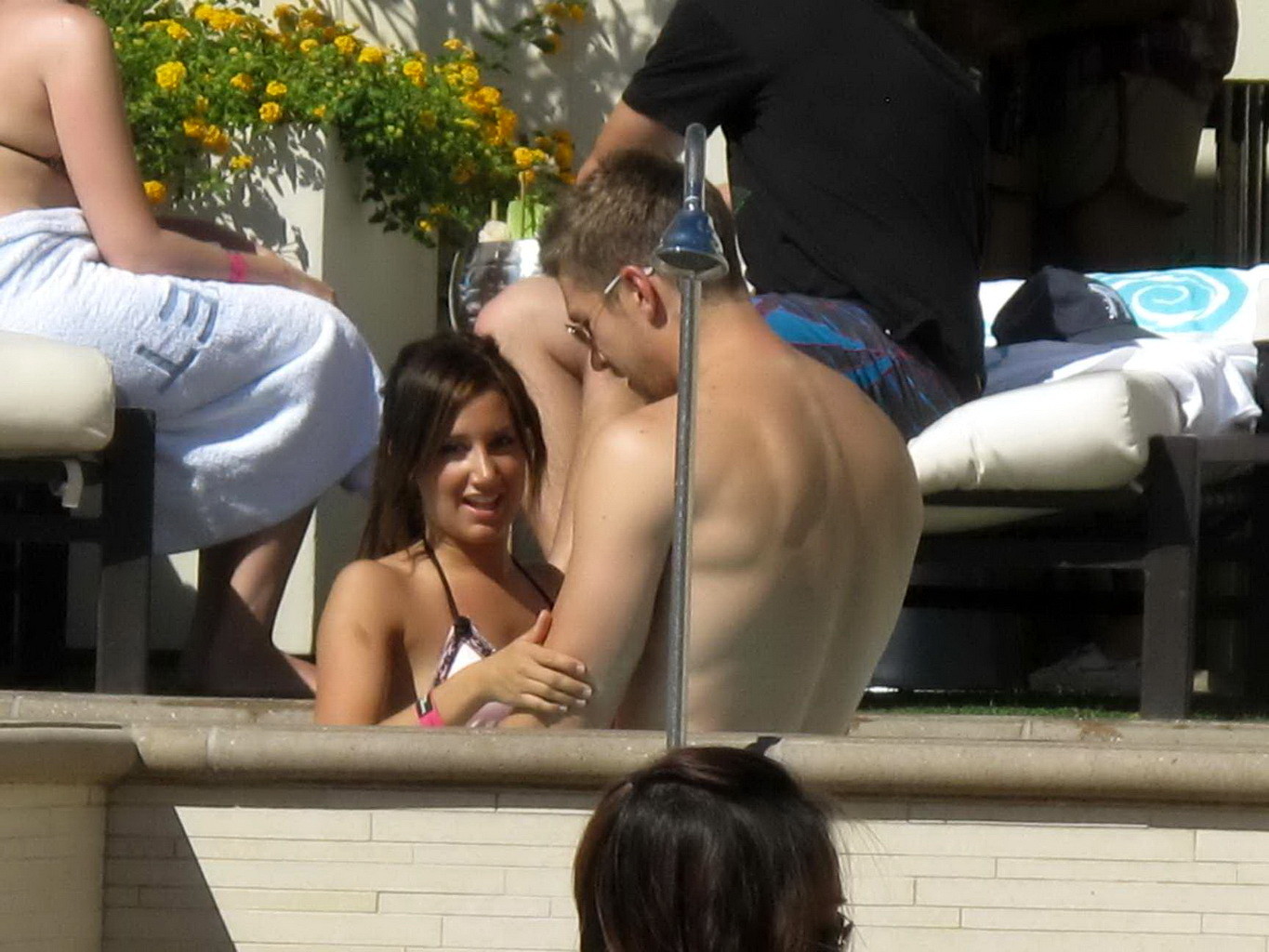 Ashley tisdale portant un bikini sexy au wet republic à las vegas
 #75330703
