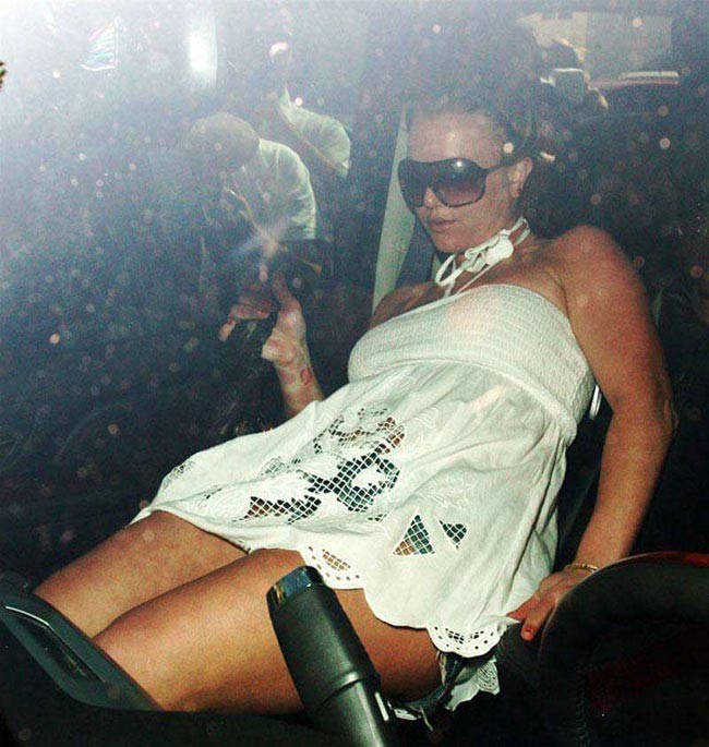 Britney spears zeigt böse Beine und Brüste
 #75422484