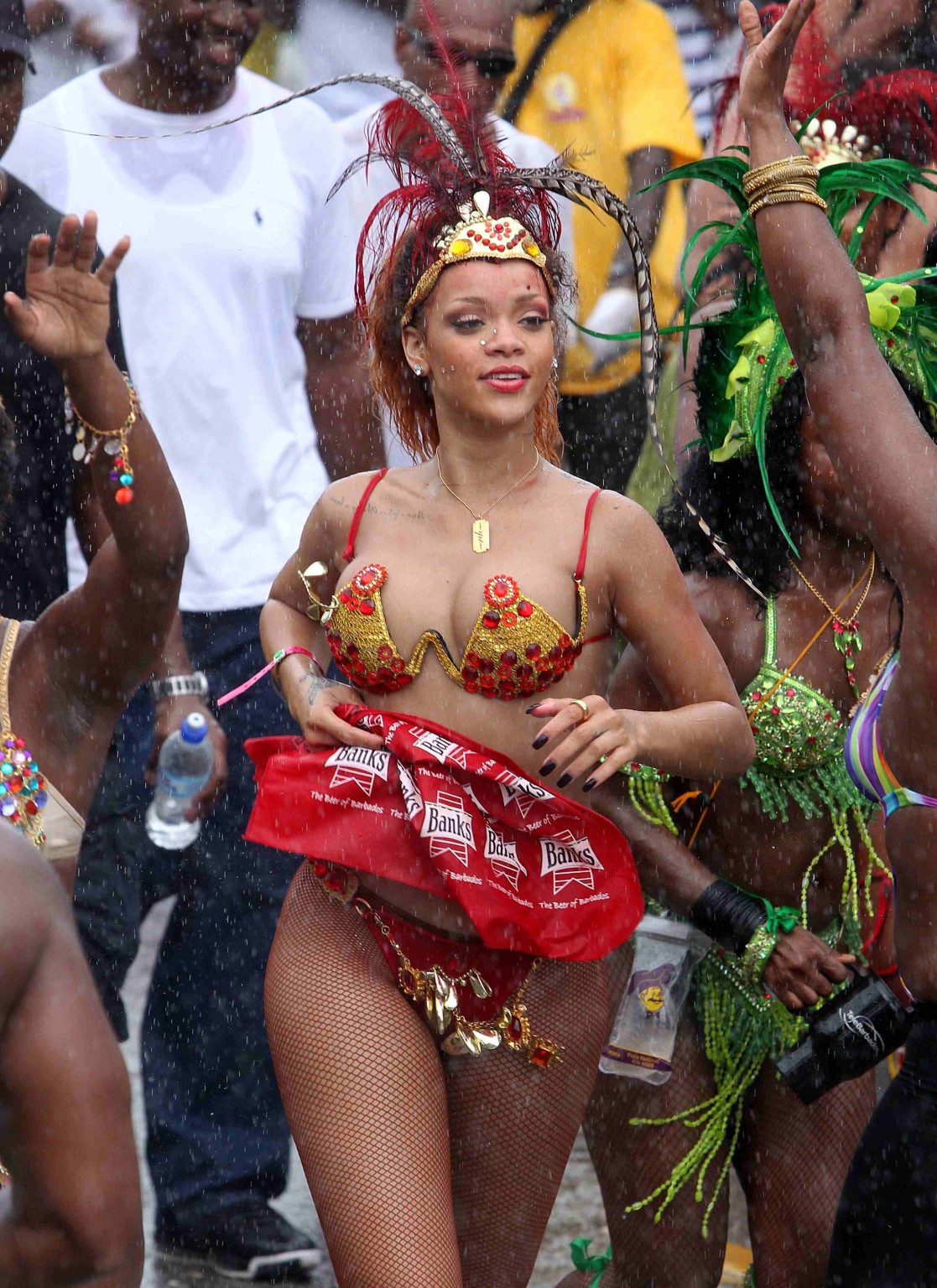 Rihanna in nuttigem Outfit, die ihre Brüste beim Barbados Kadooment Day Par begrapscht
 #75293536