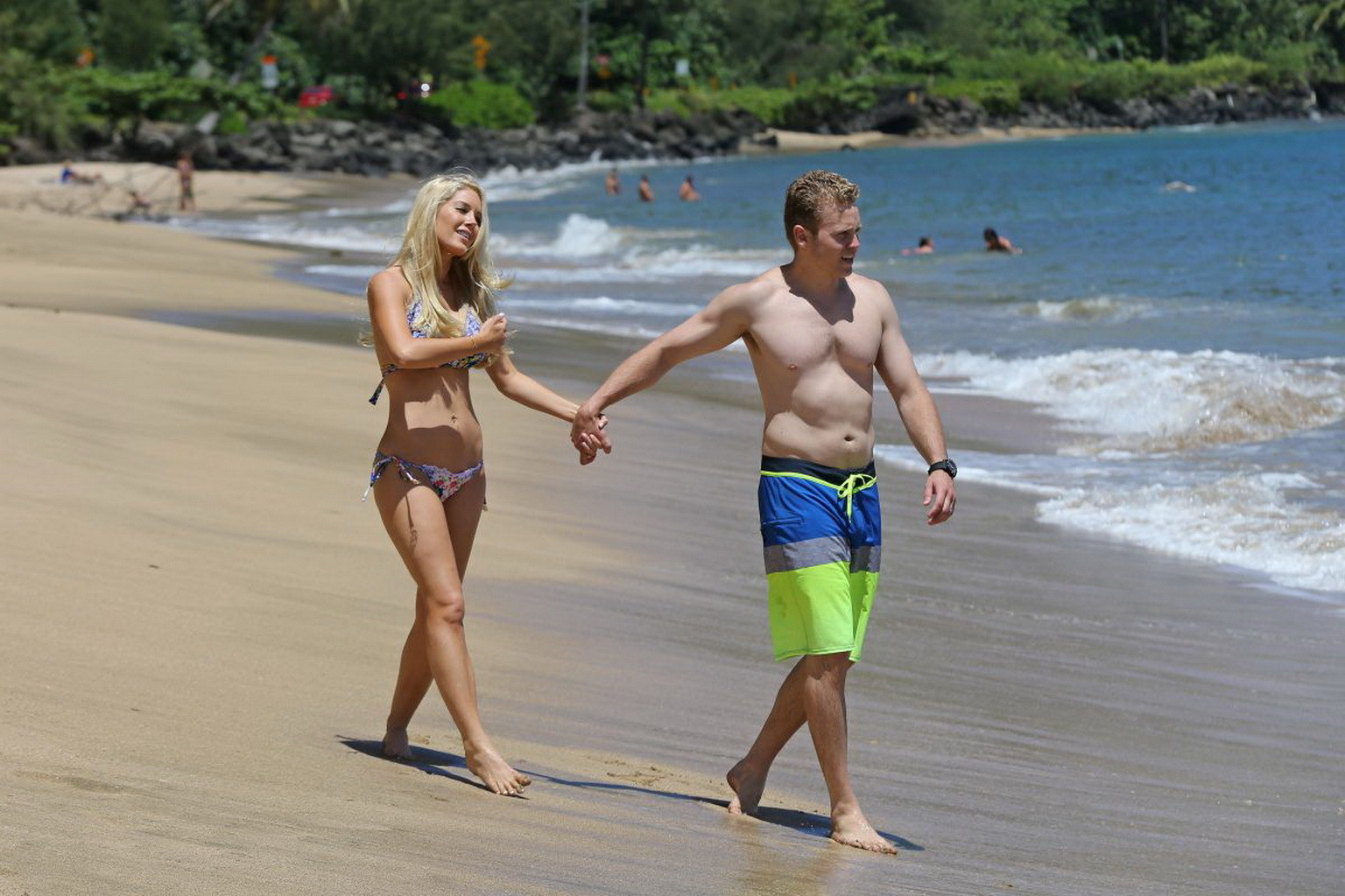 Heidi montag mostra il suo corpo perfetto in un bikini colorato in spiaggia alle Hawaii
 #75187105