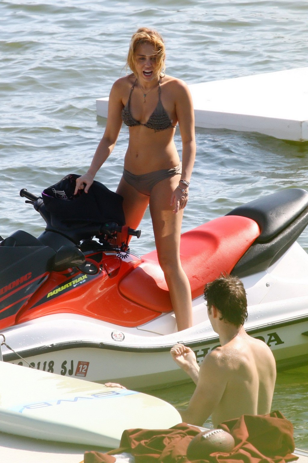 Miley cyrus luciendo un sexy bikini gris en el lago orchard #75293680