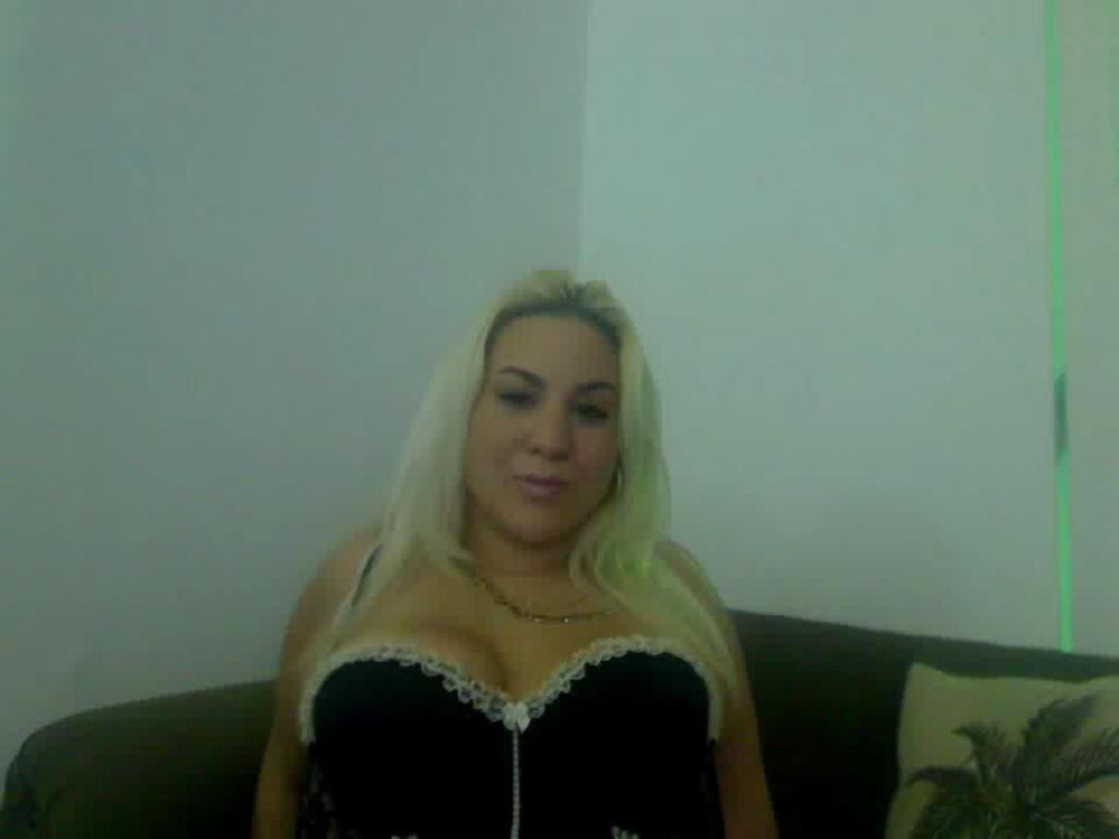 Super hot big titty blonde wird nackt auf ihre cam zeigt ihren heißen Arsch
 #77593470