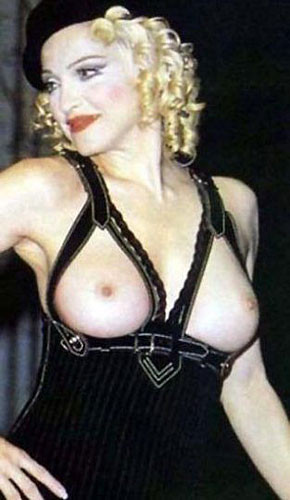 Madonna muestra su cuerpo desnudo y las tetas y el culo
 #75362756