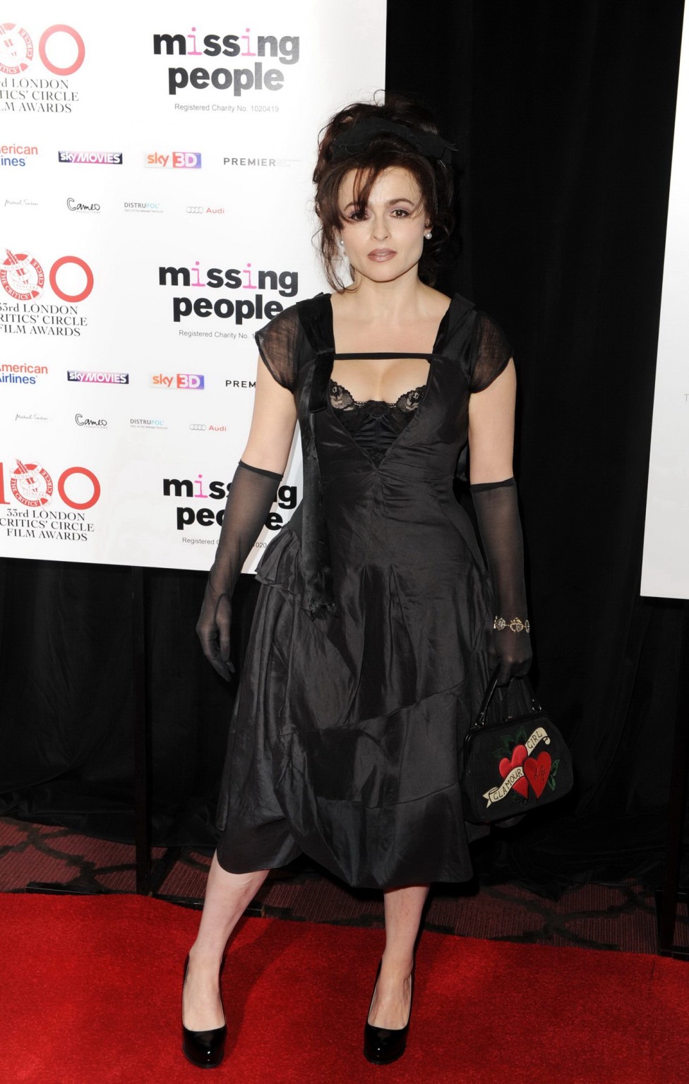 Helena bonham carter corsetto picco indossando un abito profondo v scissione al film di Londra 
 #75243127