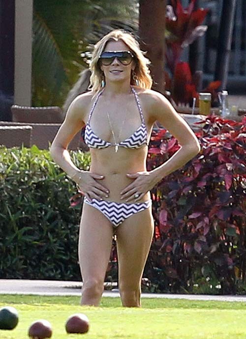 Leann rimes che espone il corpo sexy e il culo caldo in perizoma
 #75276614