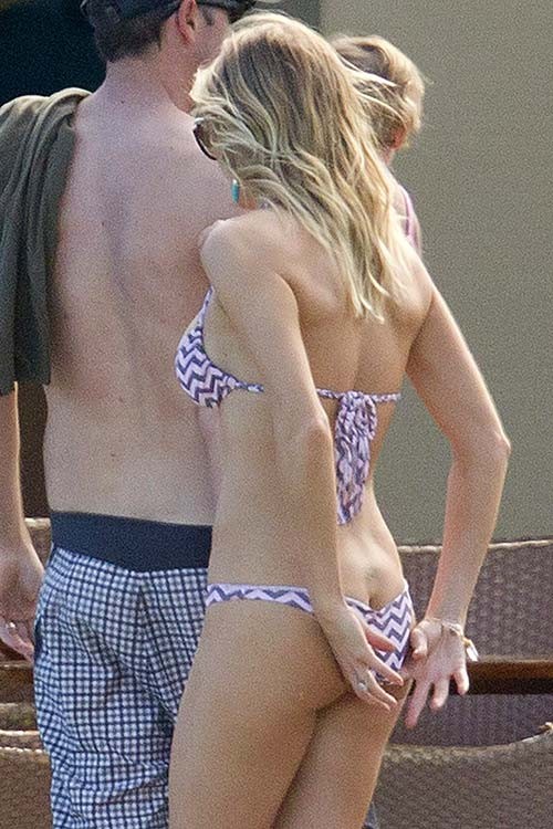 Leann rimes che espone il corpo sexy e il culo caldo in perizoma
 #75276634