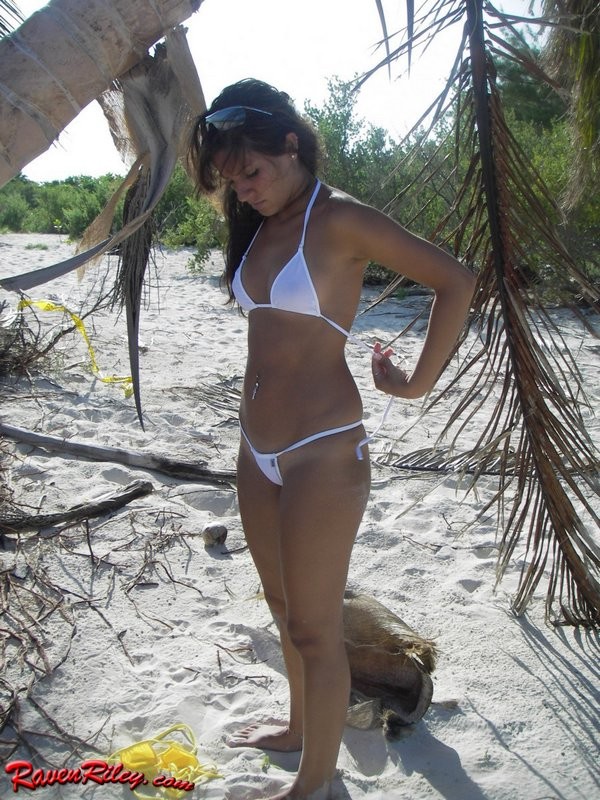 naughty raven riley flashing her pussy lips at the beach #72321998