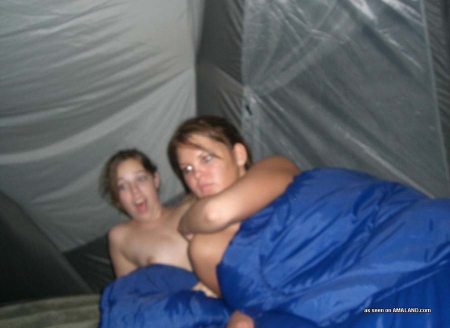 Bonita galeria de fotos de lesbos amateurs desnudos acampando 
 #71521308