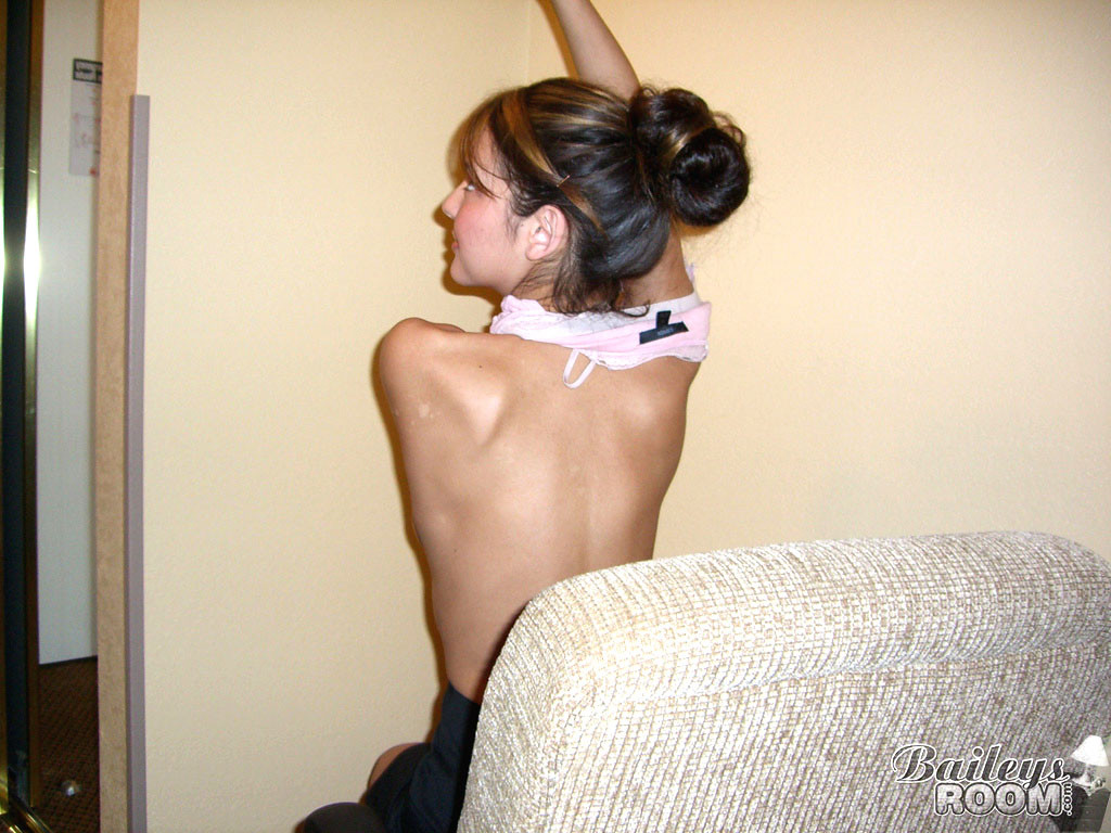 Secretaria sexy desnudándose durante la pausa del almuerzo
 #70007541