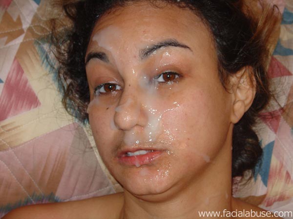 Une salope arabe se fait baiser le visage et est couverte de sperme.
 #75100266