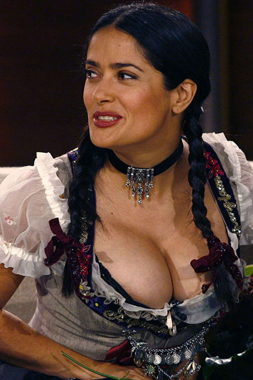 Salma Hayek che mostra il suo corpo sexy e le sue tette estremamente enormi
 #75366130