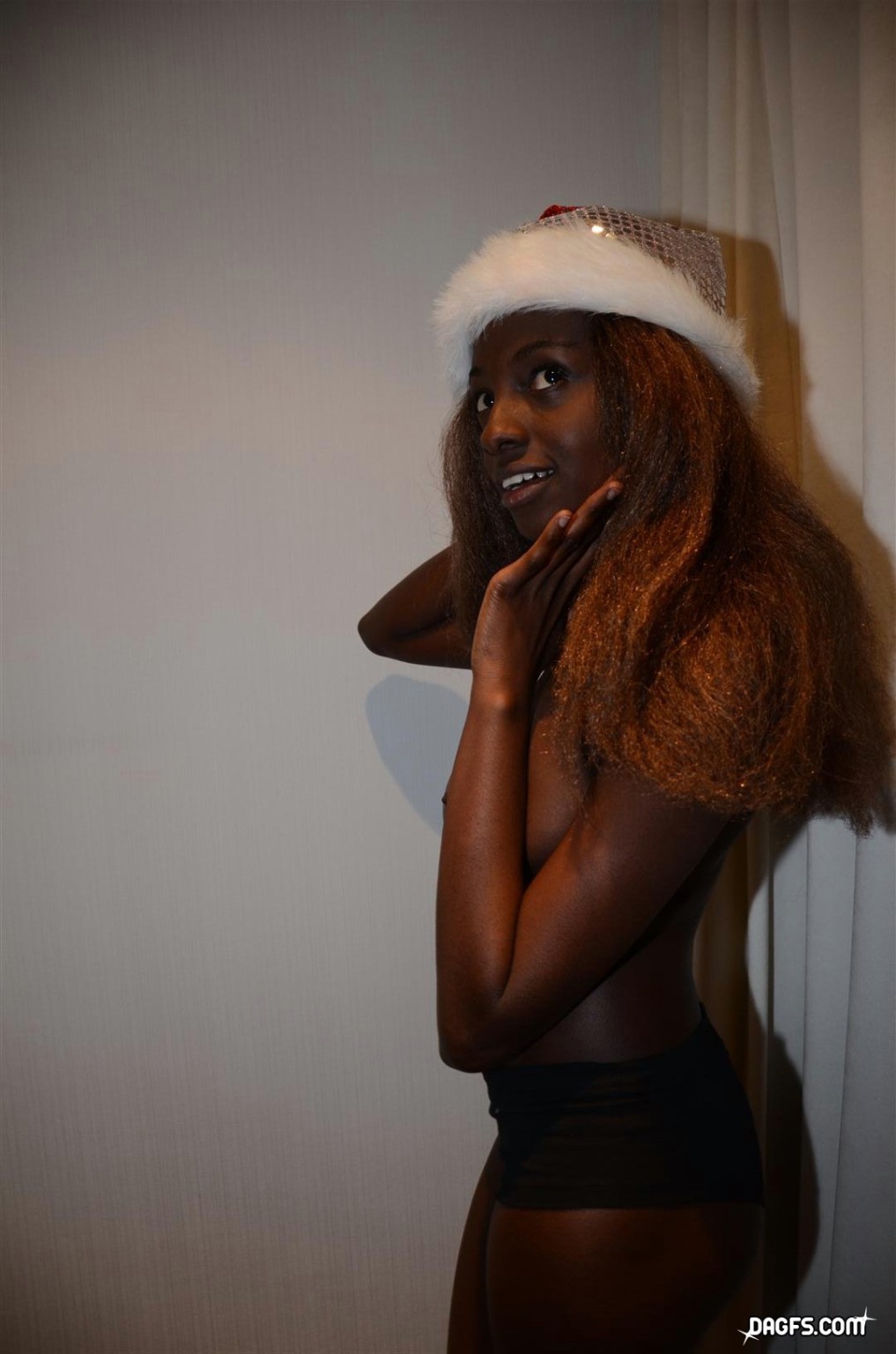 Naughty black babe getting kinky with candy cane (en anglais)
 #73351572