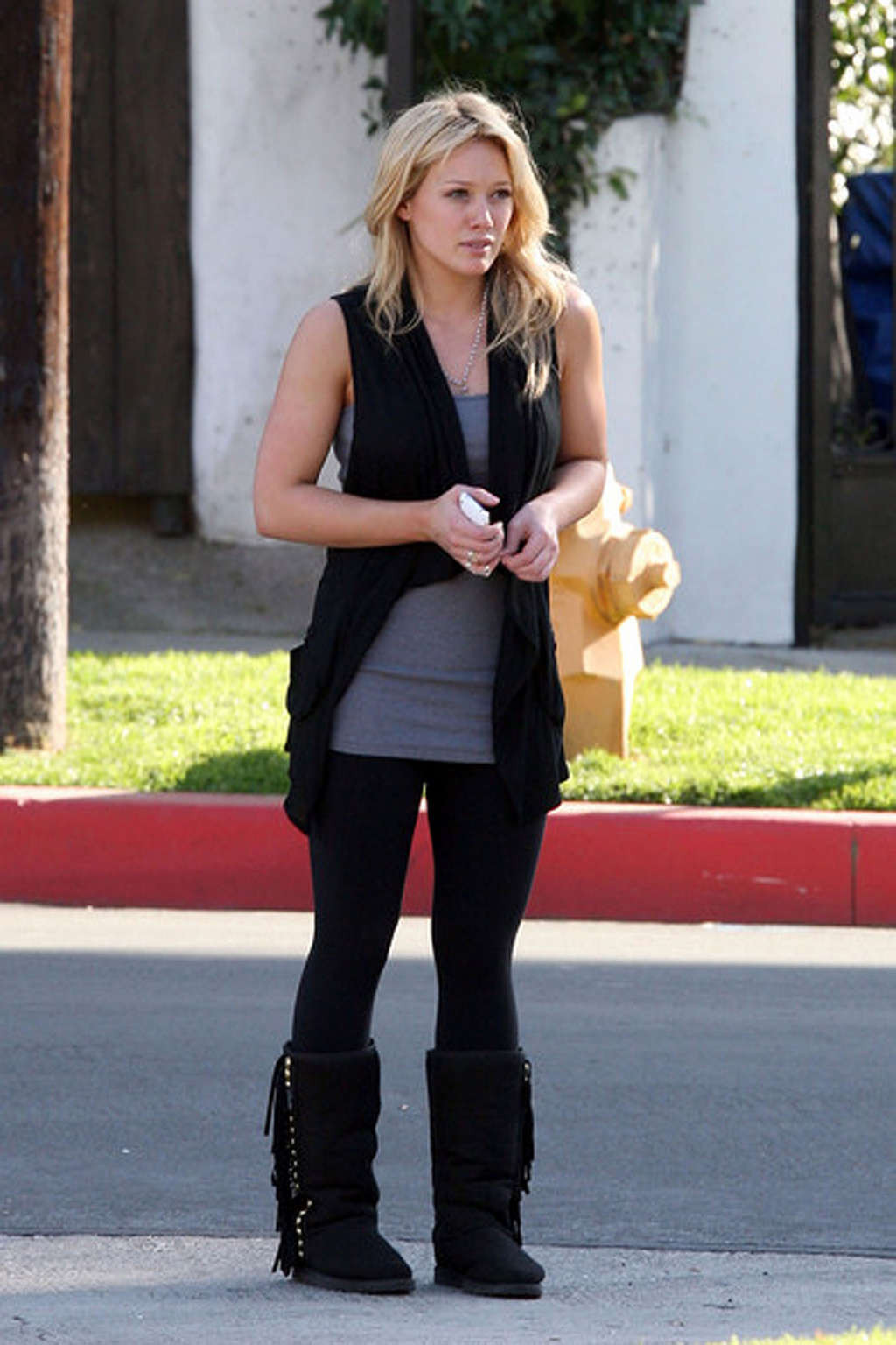 Hilary duff en jupe haute sur scène, photos paparazzi
 #75358882