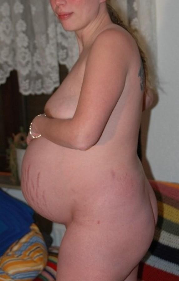 Schwangere Amateur-Babes posieren
 #67511782