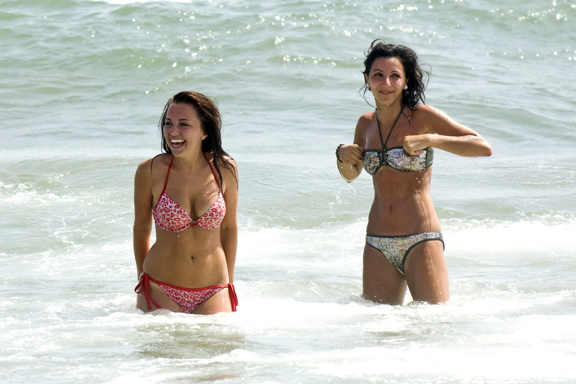 Louisa lytton portant un bikini sexy sur la plage de marbella
 #75338281