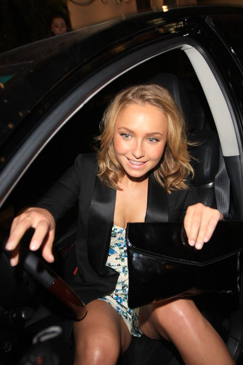 Hayden panettiere upskirt in Auto Paparazzi Bilder und sexy in see thru Kleid
 #75392822