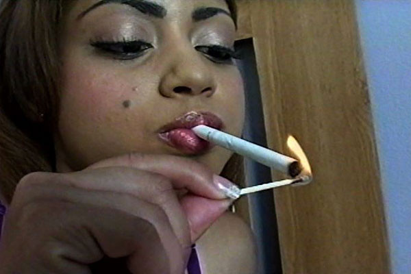 タバコが大好きなチョコレート娘が半身不随でタバコを吸う
 #68250606